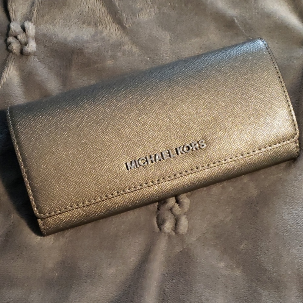 Beautiful silver gray Michael Kors wallet
